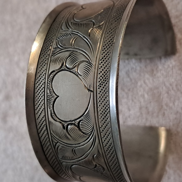 Vintage Etched Heart Cuff Bracelet Boho Cottagecore Native - Picture 4 of 4